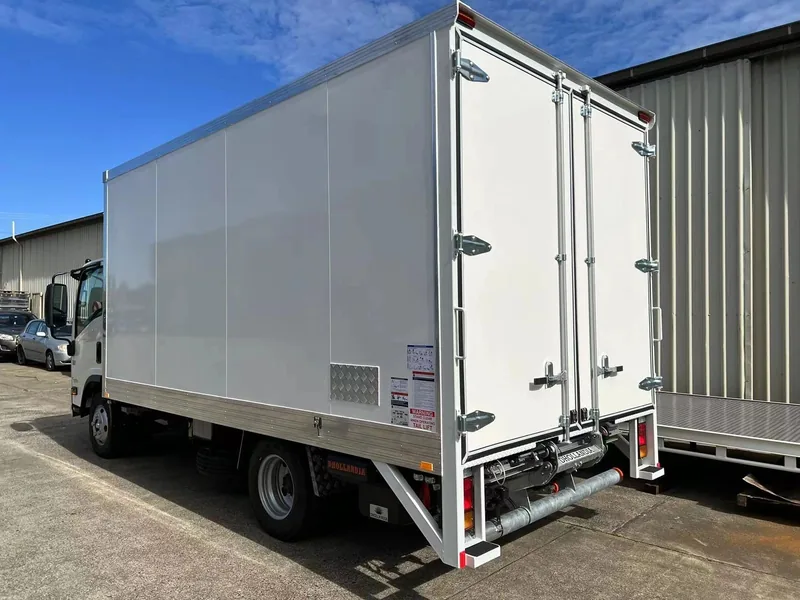 Kirin pantech rear doors showing truck-body hinges, latches and door hardware