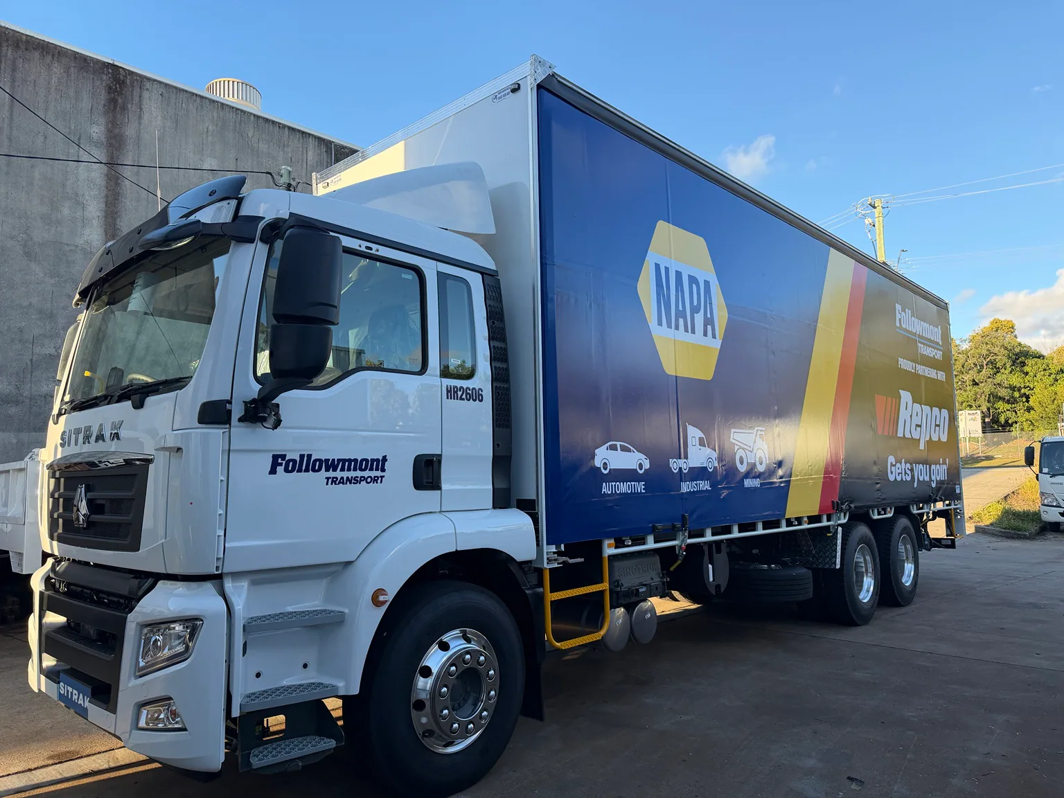 Followmont Transport SITRAK 6×4 with a KIRIN 14-pallet curtain-sider in NAPA and Repco livery